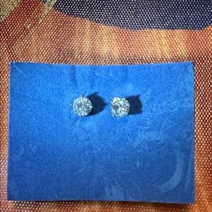 925 Sterling Silver Sparkling Crystal Stud Earrings